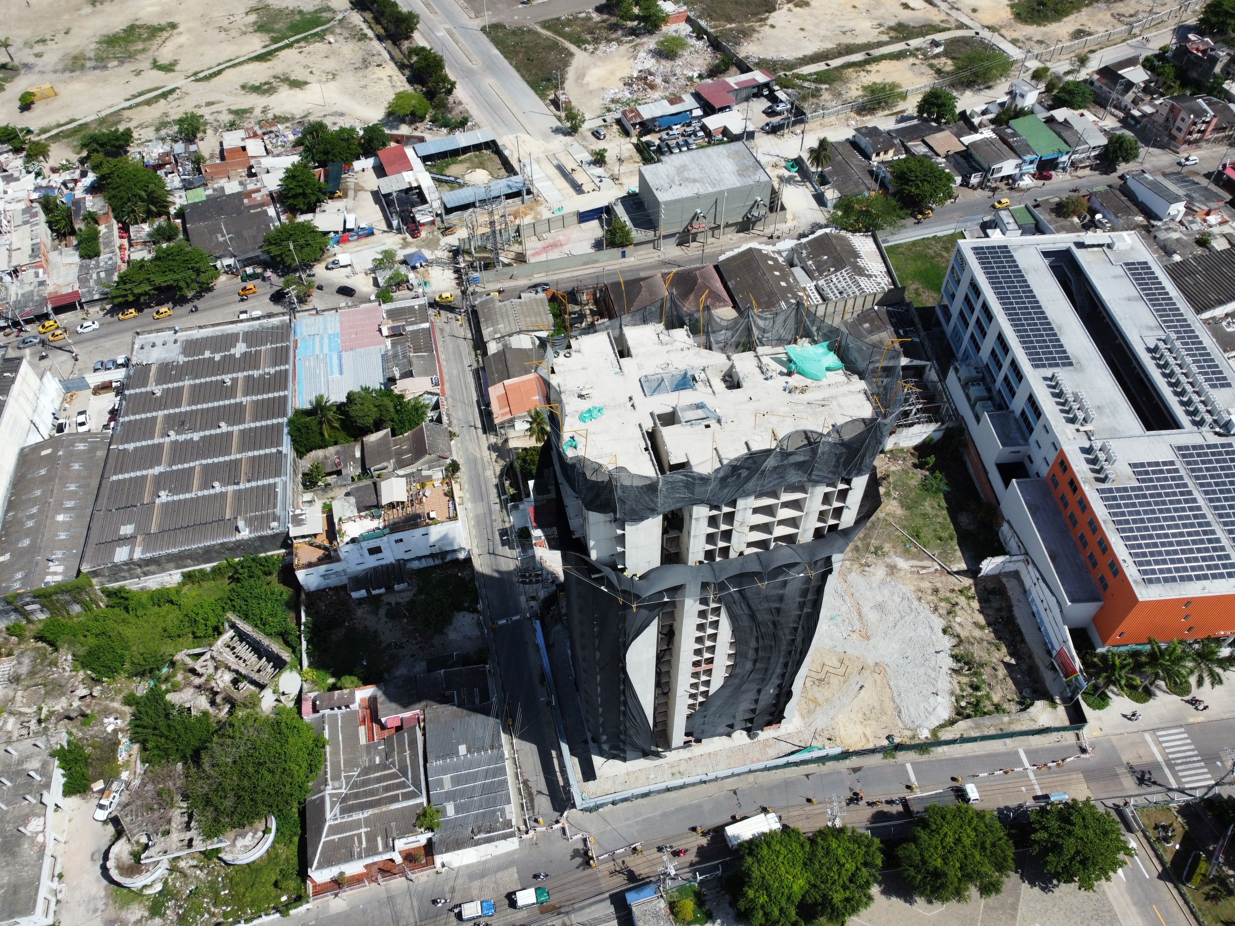 Demolición del Edificio Acuarela